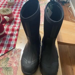 Women’s Muck black all weather boots. Size 8. Brand new in box with tags.
